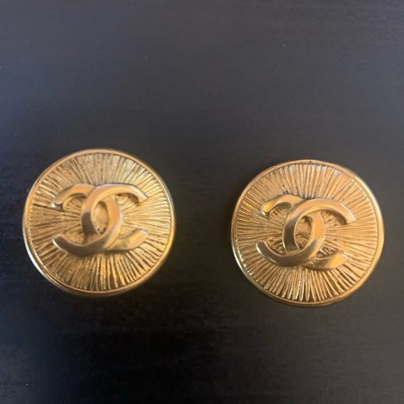 Vintage Chanel earrings - Picture 4 of 7